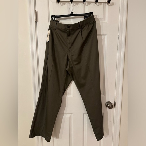 Dockers Men's Classic‎ Fit Signature Lux Cotton Stretch Pants-Pleated Big & Tall - Picture 1 of 12